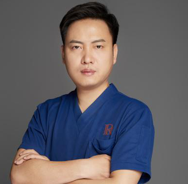 上海杨荣华做双眼皮修复技术怎么样？上海眼修复医生杨荣华技术口碑怎么样？预约电话